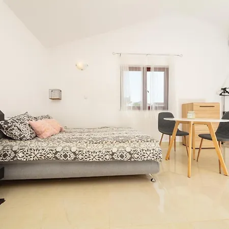 Lili Apartment *